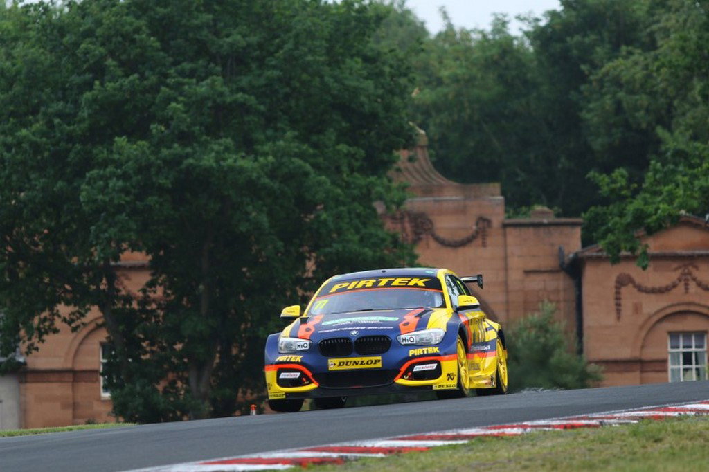 PCCGB Oulton Park: Wrigley converts pole to maiden Porsche victory